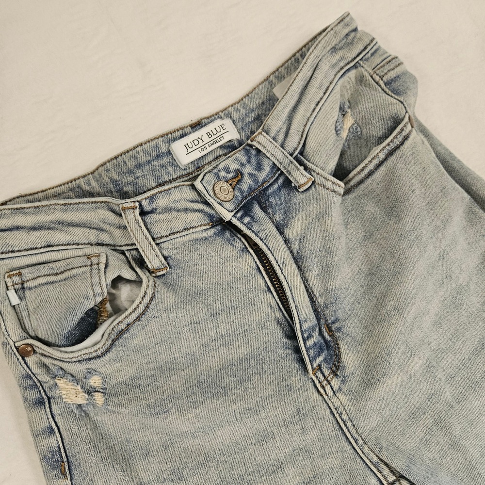 Judy Blue Light Wash Distressed Straight Leg Jeans Side Slit Hem Women Size 28‎